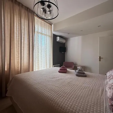 Luxavi Boutique In The Heart Of Daire Serez
